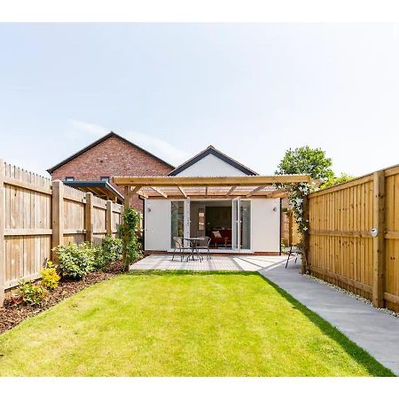 Charming Chester Studio With Private Garden & Free Parking Buitenkant foto