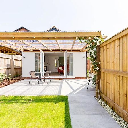 Charming Chester Studio With Private Garden & Free Parking Buitenkant foto